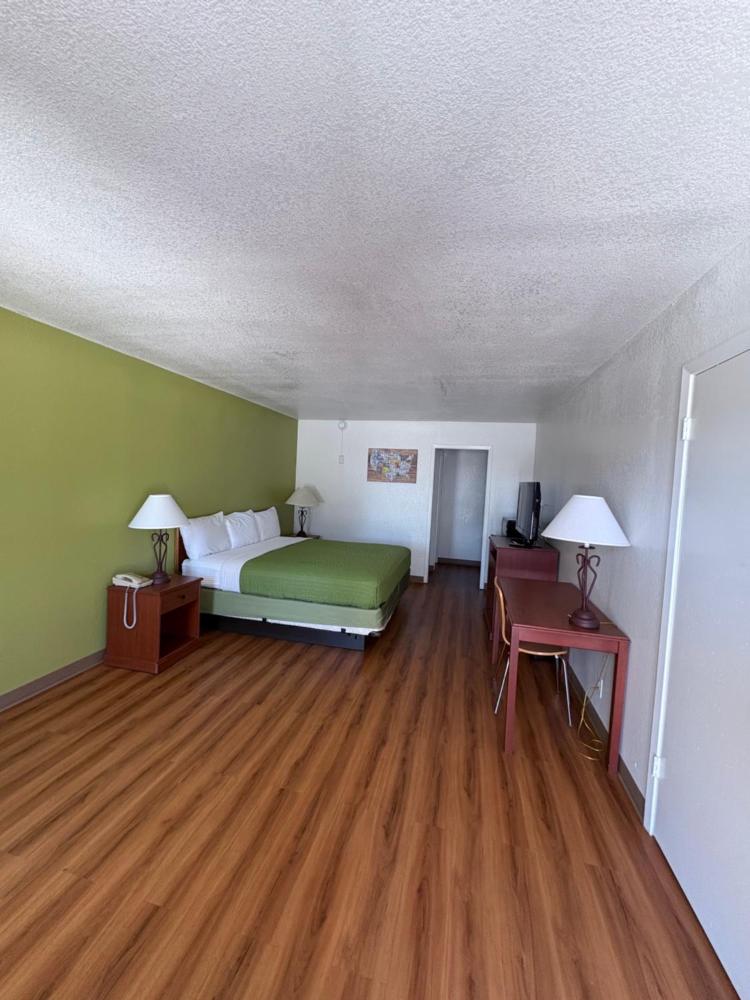 King Room - Non Smoking interior